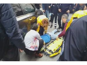 Otomobilin Çarptığı Genç Hastaneye Kaldırıldı