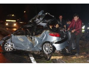 Takla Atan Otomobil Alev Aldı: 3 Yaralı