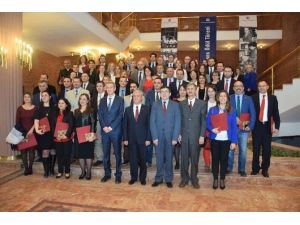 Anadolu Üniversitesi “Makale Ve Performans Ödülleri” 2’nci Kez Sahiplerini Buldu