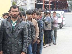73 Afgan Mülteci Sakarya’da Yakalandı