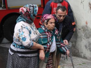 Çocuklarına kızan yaşlı kadın evini yaktı