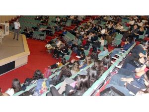 İktisadi Düşünce Topluluğu ‘Girişimcilik’ Konferansı Düzenledi