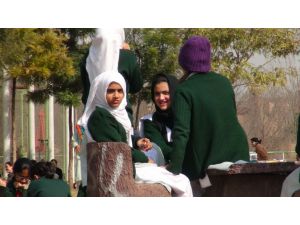 "Ben Türkiye'nin de kızıyım" diyen Pakistanlı öğrencinin kabrine Türk bayrağı