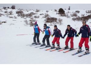 Denizli’de 650 Öğrenciye Kayak Dersi