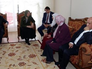 Bakan Ramazanoğlu'ndan şehit ailesine ziyaret