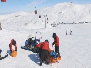 Drone'lar bu kez yaralı kayakçıları kurtarmak için kullanılıyor