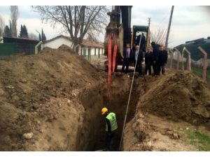 Sazoba’da Kanalizasyon Hattı Çalışmaları Sürüyor