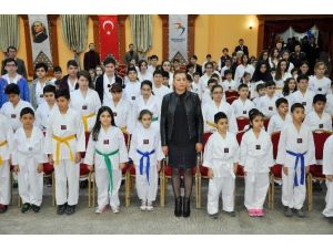 Taekwondoculara Kuşak Töreni Yapıldı