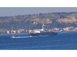 Rus savaş gemisi 'Priazovye' Çanakkale Boğazı'ndan geçti