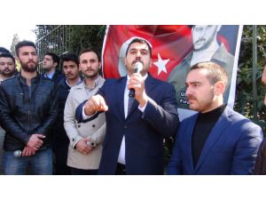 Fırat Yılmaz Çakıroğlu için rektörlük önünde toplandılar