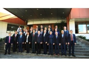 Başkan Öz, İstanbul’u Yöneten Belediye Başkanlarıyla Bir Araya Geldi