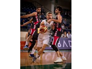 Darüşşafaka Doğuş Basketbol’un genç yeteneği Özdemiroğlu hayatını oynadı