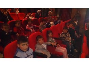 Sivas Devlet Tiyatrosu 27 Bin Çocuğa Perde Açtı