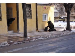 Sivas’ta Şüpheli Çanta Fünyeyle Patlatıldı