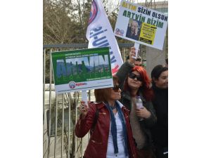 Birleşik Kamu-İş'ten Cerattepe için Orman Bakanlığı önüne siyah çelenk