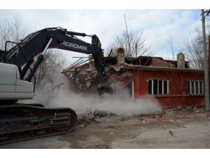 MKE Lojmanları'nın yıkımına başlandı