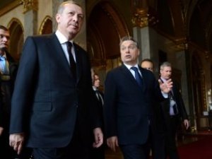 Macaristan Başbakanı AB'yi Eleştirdi: Boyun Eğip Erdoğan'a Yalvarıyoruz!