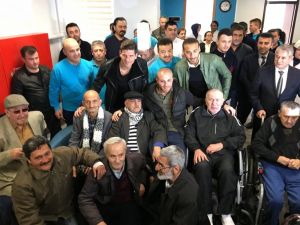 Beşiktaşlı futbolculardan anlamlı ziyaret