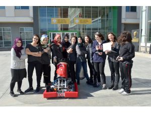 Liseli kızların robotu ABD'de yarışacak