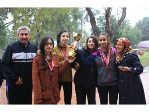 Oryantringte Adana birincisi Burç Okulları