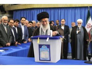 İran’da liderler oylarını kullandı