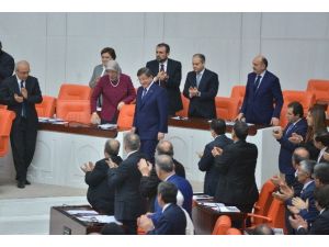 Başbakan Davutoğlu Alkışlarla Karşılandı