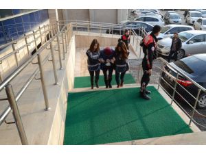 Boğazı kesilerek öldürülen Necla Sağlam olayının şüphelileri adliyeye çıkarıldı