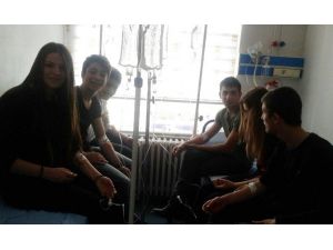 Zehirlenen Liselilerin Güle Oynaya Ambulans Macerası
