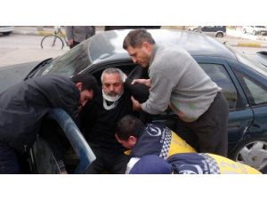 Aksaray’da Otomobiller Çarpıştı: İki Yaralı
