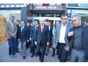 CHP Lideri Kemal Kılıçdaroğlu, Şehit Ailelerine Taziye Ziyaretinde Bulundu