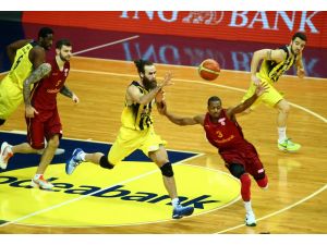 Fenerbahçe: 77 - Galatasaray Odeabank: 68