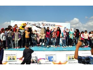 Diriliş Postası İlk Kuruluş Yıl Dönümünü Çadır Kentte Mültecilerle Kutladı