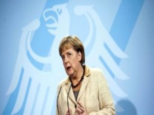 Merkel: Yunanistan'ı Şimdi Terk Edemeyiz