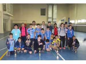 Yıldız Erkeklerde Badmintonun Şampiyonu Süleyman Demirel Ortaokulu Oldu