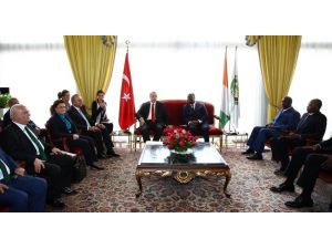 Cumhurbaşkanı Erdoğan, Başkanlık Sarayı’nda resmi törenle karşılandı