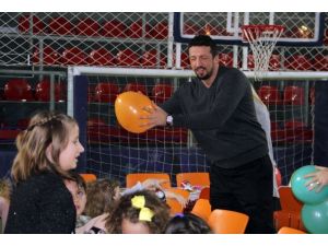 Hidayet Ve Eşi Banu Türkoğlu, Kızlarının Doğum Günününde Duygulandı