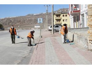 Sivas’ta Belediye Ekipleri Bahar Temizliğine Başladı
