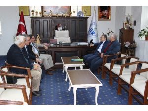Başkan Uğur, Edremit Belediyesini Ziyaret Etti