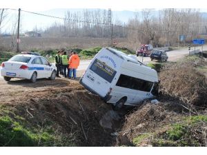 Amasya’da İşçileri Taşıyan Minibüsle Otomobil Çarpıştı: 4 Yaralı