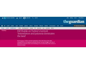 Elif Şafak: Türkiye toplu olarak depresyona girdi