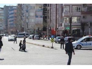 Diyarbakır’da Sur’a Çıkan Tüm Yollar Kapatıldı