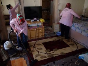 Çayıralan Belediyesi Hasta Ve Yaşlıları Yalnız Bırakmıyor