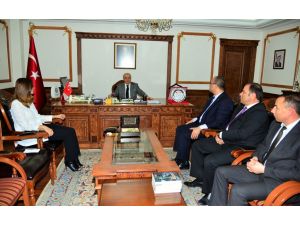 Azerbaycan Milletvekili Ganire Paşayeva, Vali Şentürk'ü ziyaret etti