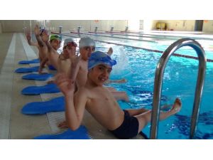 Amasya’da 36 Çocuğa Ücretsiz Yüzme Kursu