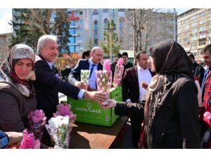 Başkan Kamil Saraçoğlu: Kütahya’da 1 Milyon Çiçek Toprakla Buluşuyor