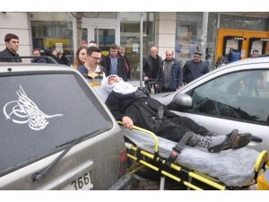 Karşıdan Karşıya Geçen Yaşlı Kadına Otomobil Çarptı