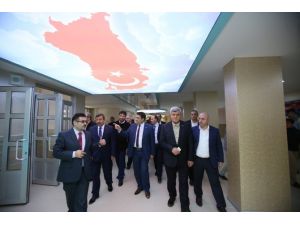 Başkan Karaosmanoğlu, Darıca’daki Okulları Ziyaret Etti