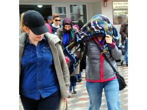 Manisa'da gözaltına alınan ev hanımlarından 4'ü adliyeye sevk edildi
