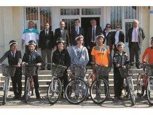 Milli Eğitim Bakanlığı Ve Sağlık Bakanlığı 15 Adet Bisiklet Dağıttı