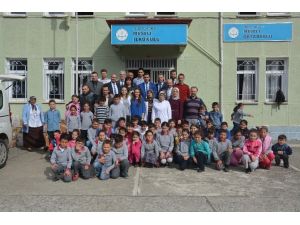 Forum Trabzon’dan Köy Okuluna Kütüphane